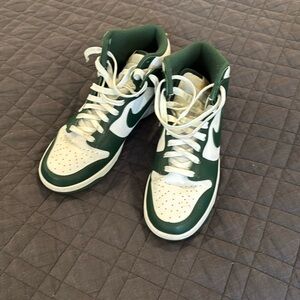 Nike dunk high tops like new condition.